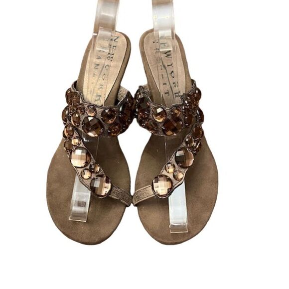 New York Transit Jeweled Wedge Sandals Bronze Slip On Toe Strap Size 7 - Picture 4 of 11